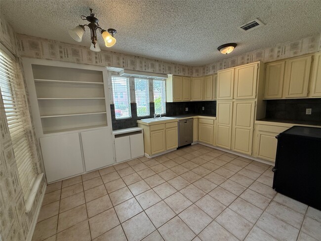 Building Photo - 17149 Beaver Springs Dr
