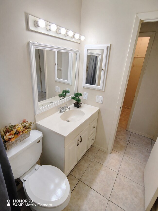 Building Photo - FOR RENT – CHARMING 1-BEDROOM CONDO IN SAINT PETERSBURG, FL