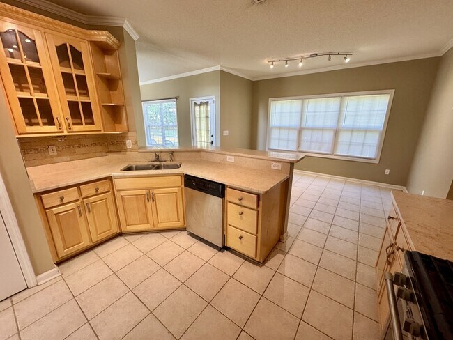 Building Photo - 431 Whitewater Tr