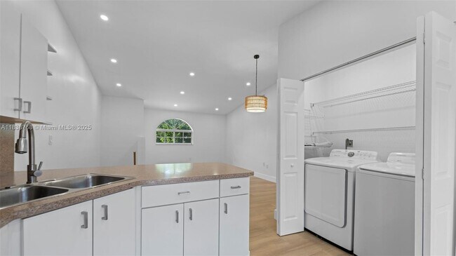 Building Photo - 3518 W 80th St