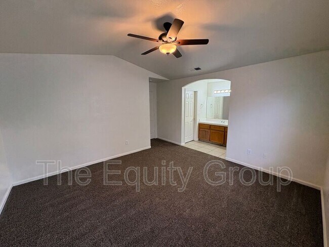 Building Photo - 723 N Simon St