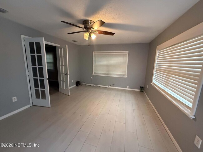 Building Photo - 203 SW 51st Ave