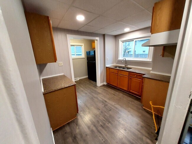 Building Photo - Welcome to your new home! 2 bed 1 bath single family house