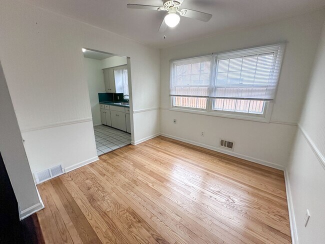 Building Photo - 960-964 Kentwood NE