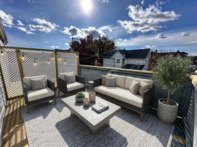 Building Photo - Remodeled 2BR in Kingston | Central A/C + In-Unit W/D + Parking | Pet Friendly