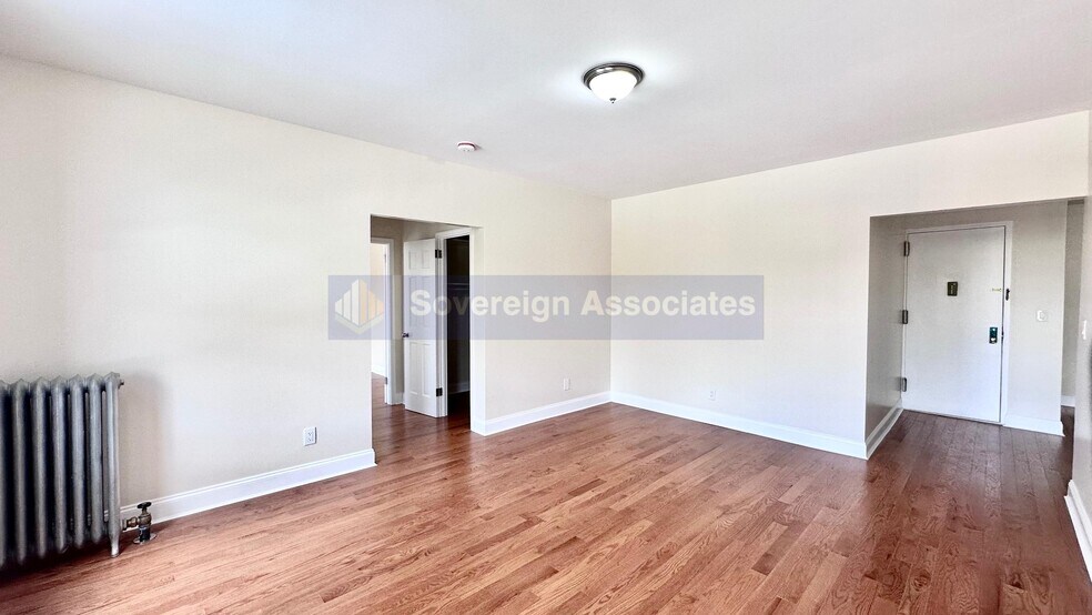 Building Photo - 1803 Riverside Dr