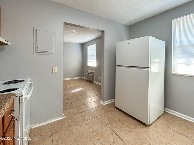 Building Photo - 1122 Woodruff Ave