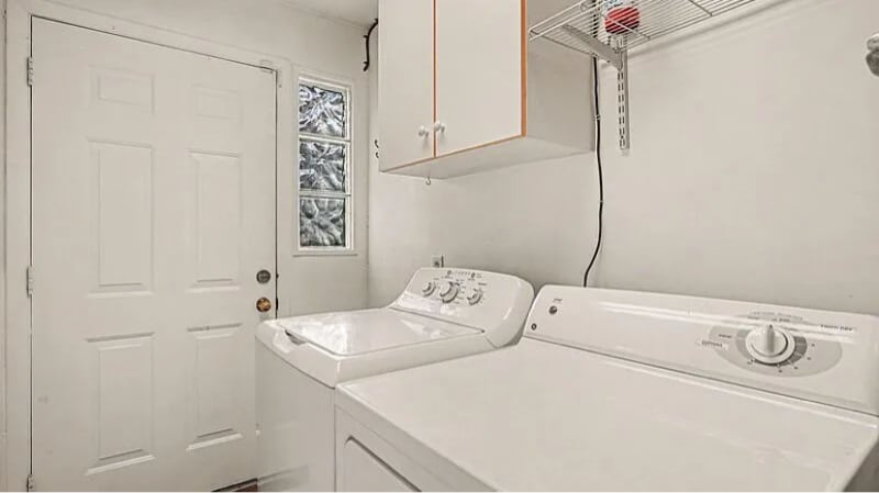 Building Photo - 316 32nd Ave E