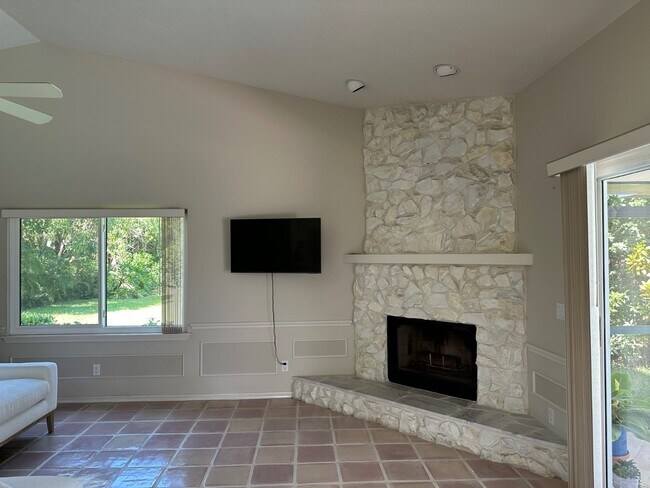 Building Photo - 600 Fox Trail SW