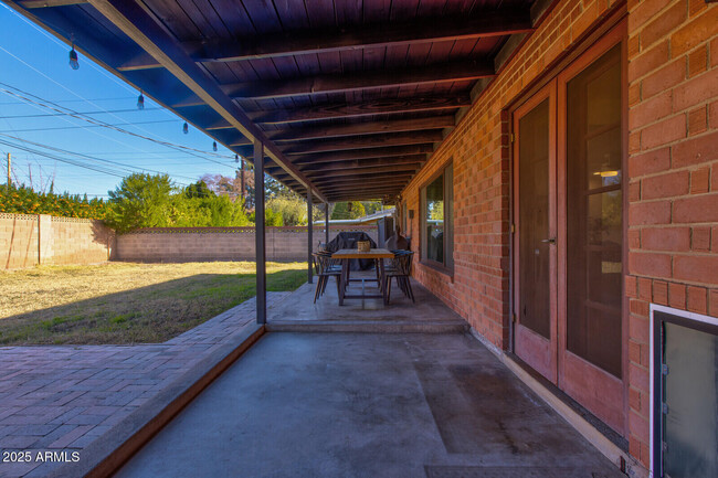 Building Photo - 1940 E Rancho Dr