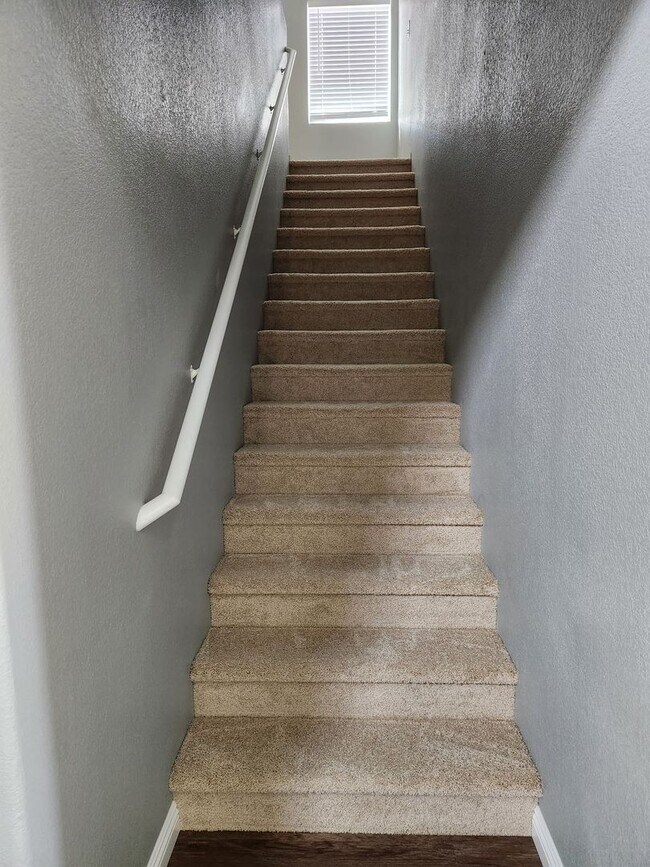 Building Photo - North Las Vegas Upgraded 4 Bedroom!