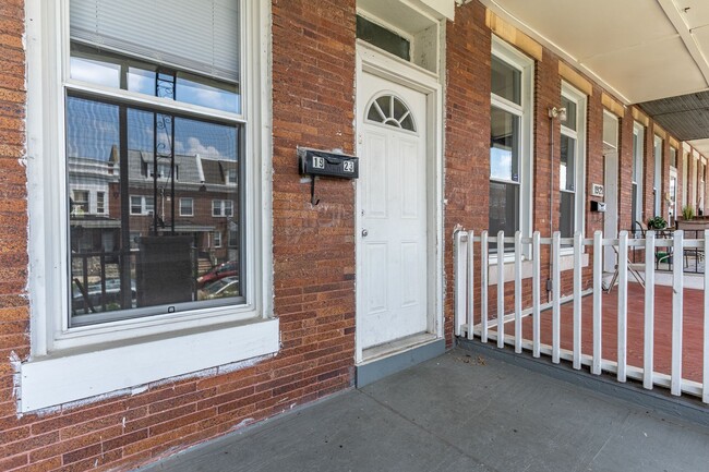 Building Photo - Charming 3-Bedroom with High Ceilings & Modern Updates