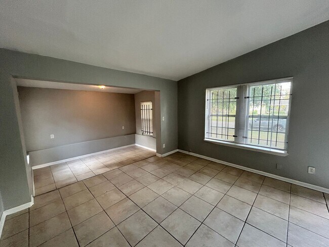 Building Photo - Northside 3/2 Home For Rent!