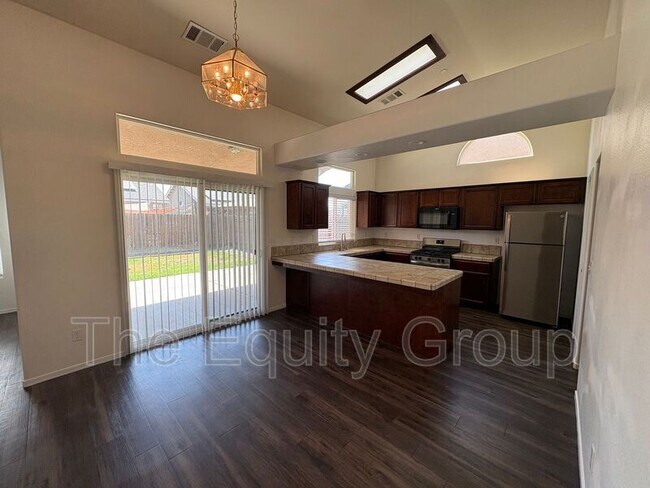 Building Photo - 30910 Jackrabbit St