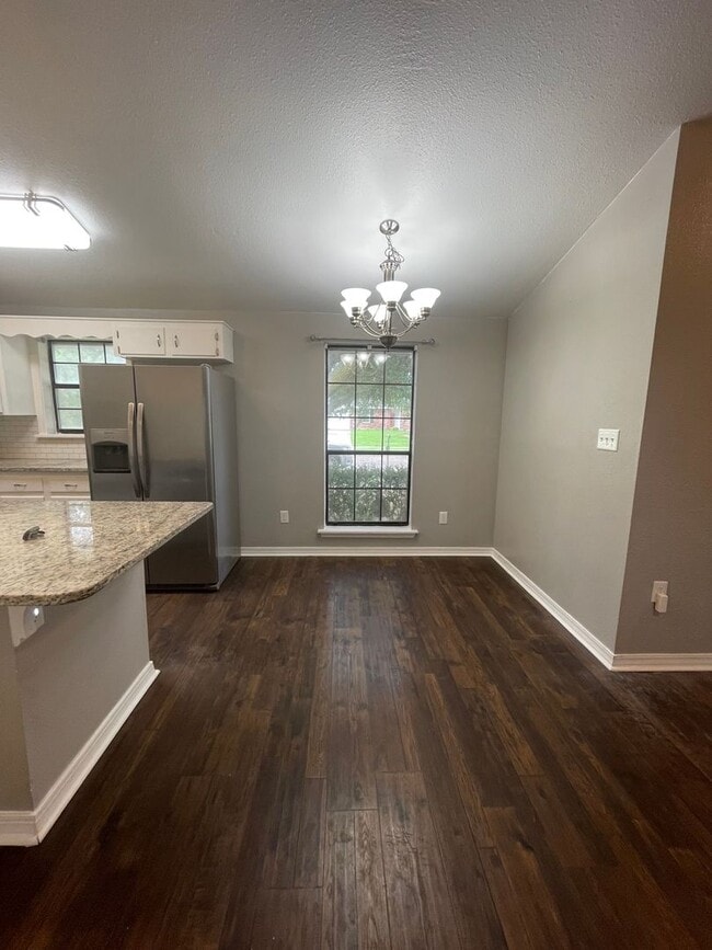 Building Photo - Golden Meadows - 3BD/2BA