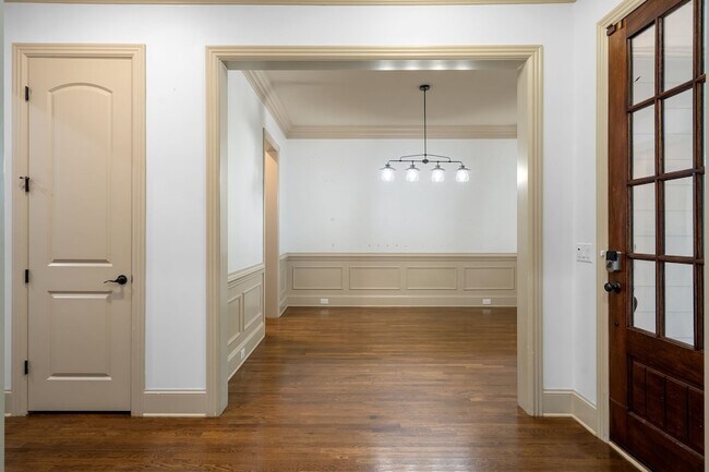 Building Photo - 444 Wild Elm St