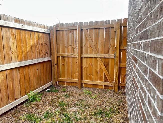 Building Photo - 23 W Kohala Ave