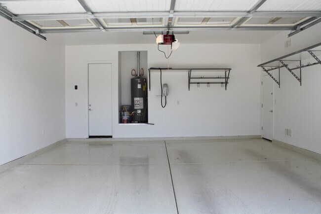 Building Photo - 3458 E Loma Vista St