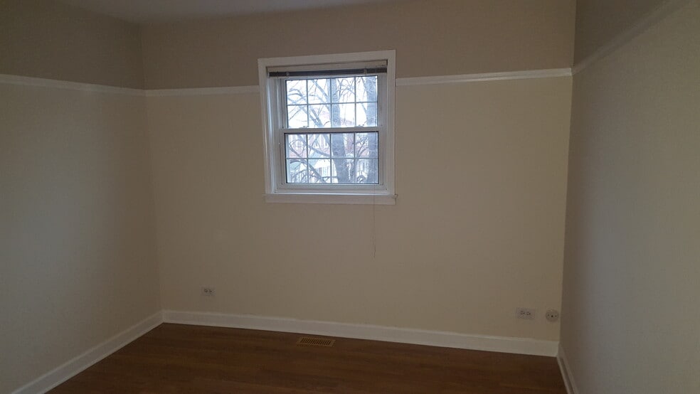 Building Photo - 2132 Rugen Rd