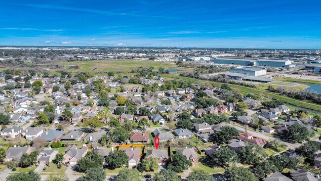 Building Photo - 14706 Cross Jct St