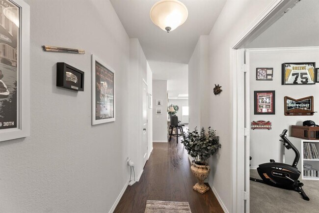 Building Photo - 6909 Bellingham Dr