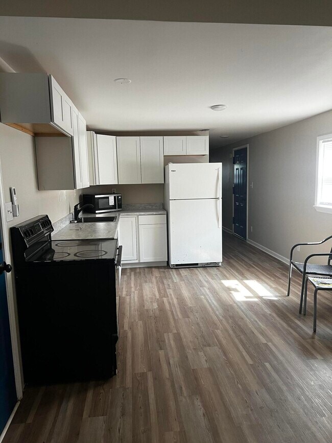Building Photo - 6191 Bethany Dr