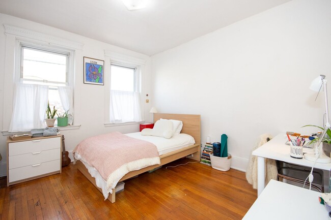 Building Photo - Newly renovated two bedroom, MUST SEE, Great Packard's Corner location