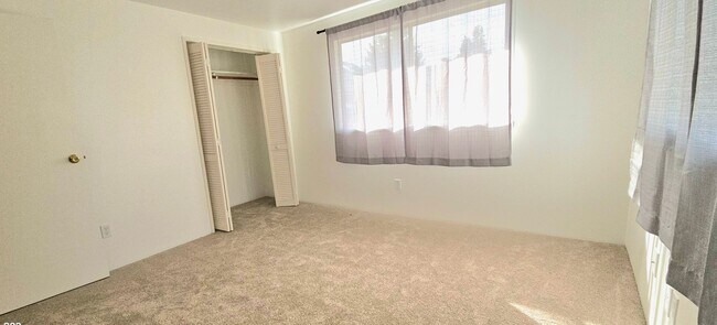 Building Photo - Sweet deal! 3bed/1bath Single Family home ...