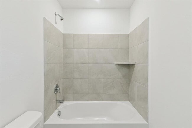 Building Photo - 14910 Parkway Center Ave