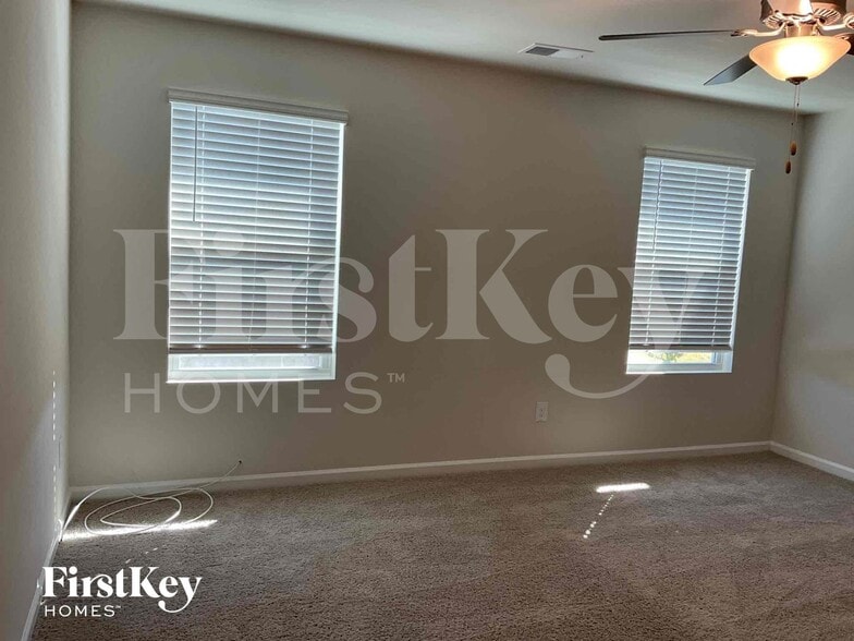 Building Photo - 10743 Rivergate Dr NW