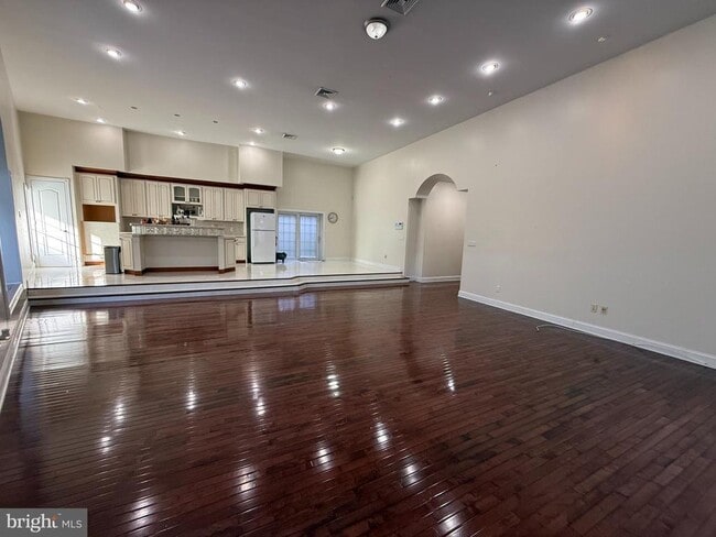 Building Photo - 4 N Pearl St