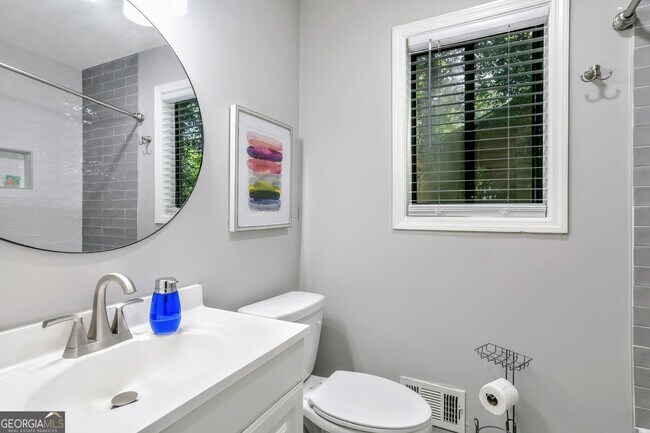 Building Photo - 85 Wilhelmina Dr