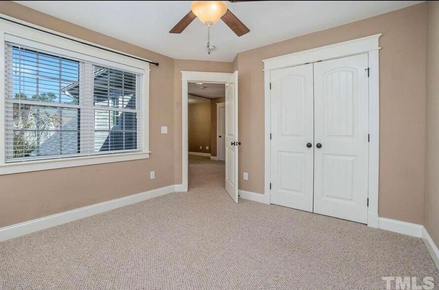 Building Photo - 79 Falconridge Dr