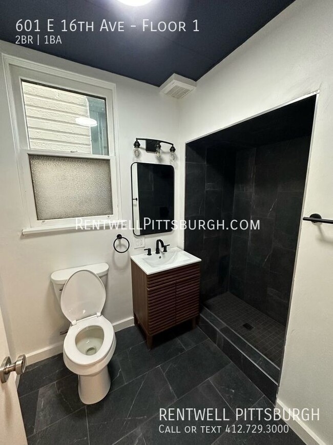 Building Photo - 2 Bedroom Apartment in Munhall