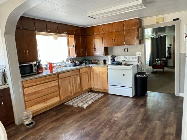 Building Photo - 1008 Lake Ave