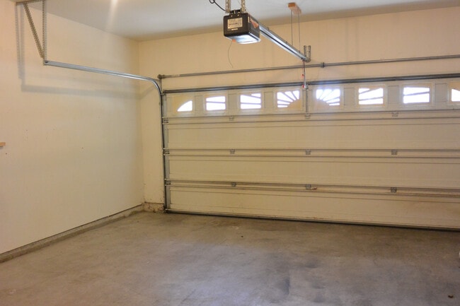 Building Photo - 2203 NE 163rd Ave