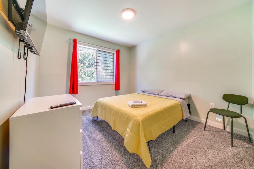 Building Photo - 16208 47th Ave S