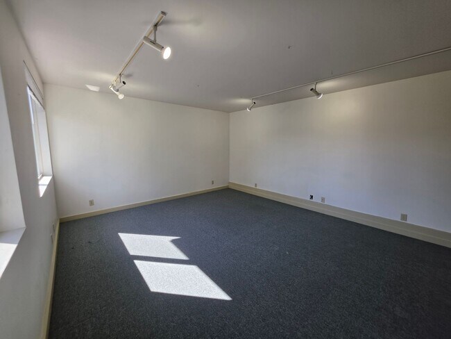 Building Photo - 126 E Edgar St