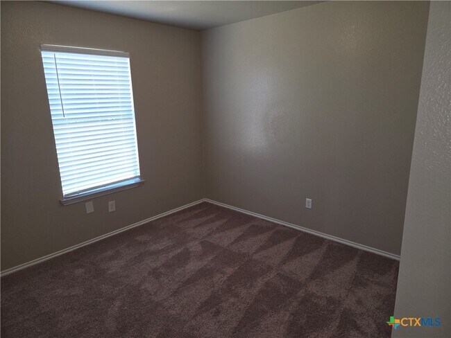 Building Photo - 124 Durant Dr