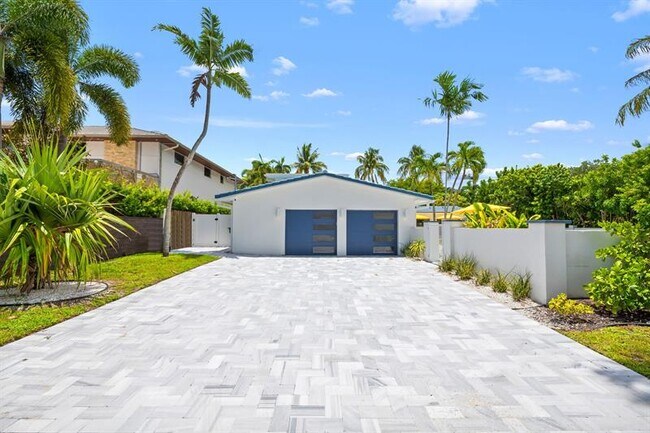 Building Photo - 1524 Bayview Dr