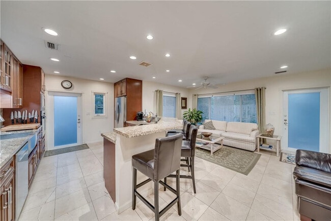 Building Photo - 1728 NE 16th Ave