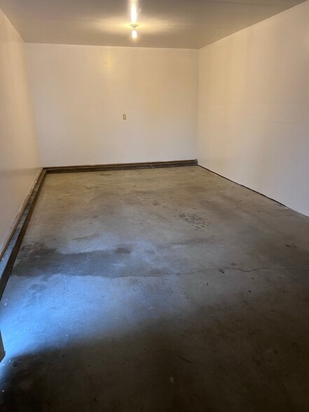 Building Photo - 5536 Glenridge Way