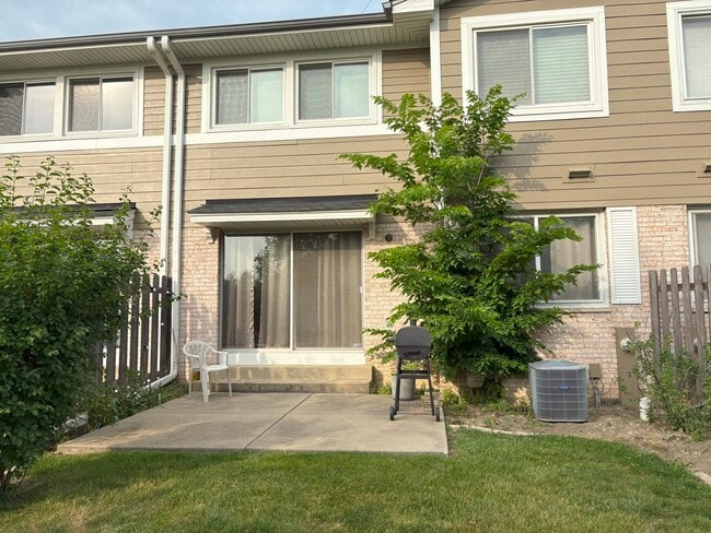 Building Photo - 424 Mallard Dr
