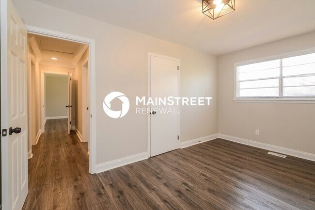 Building Photo - 4 Bedroom Pet-Friendly Home in HUEYTOWN, AL with Main Street Renewal