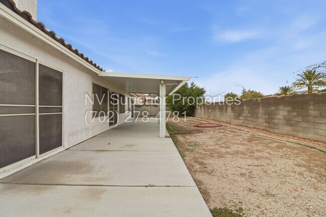 Building Photo - NW!! Single Story!!! 3 Car Garage!!  2 Masters!!! Low Maintenance desert landscape front yard!!  ...