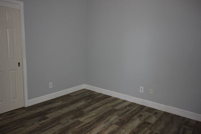 Building Photo - 3 Bedroom Townhome for Rent