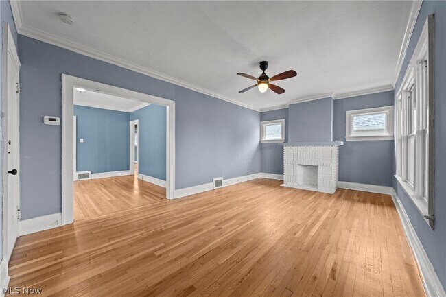 Building Photo - 2056 Wascana Ave