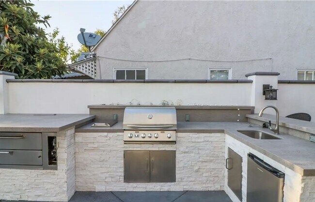Building Photo - 3815 Laurel Canyon Blvd