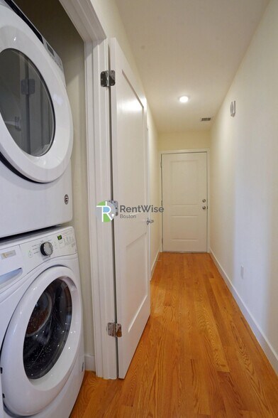 Building Photo - 15 Kelley Ct