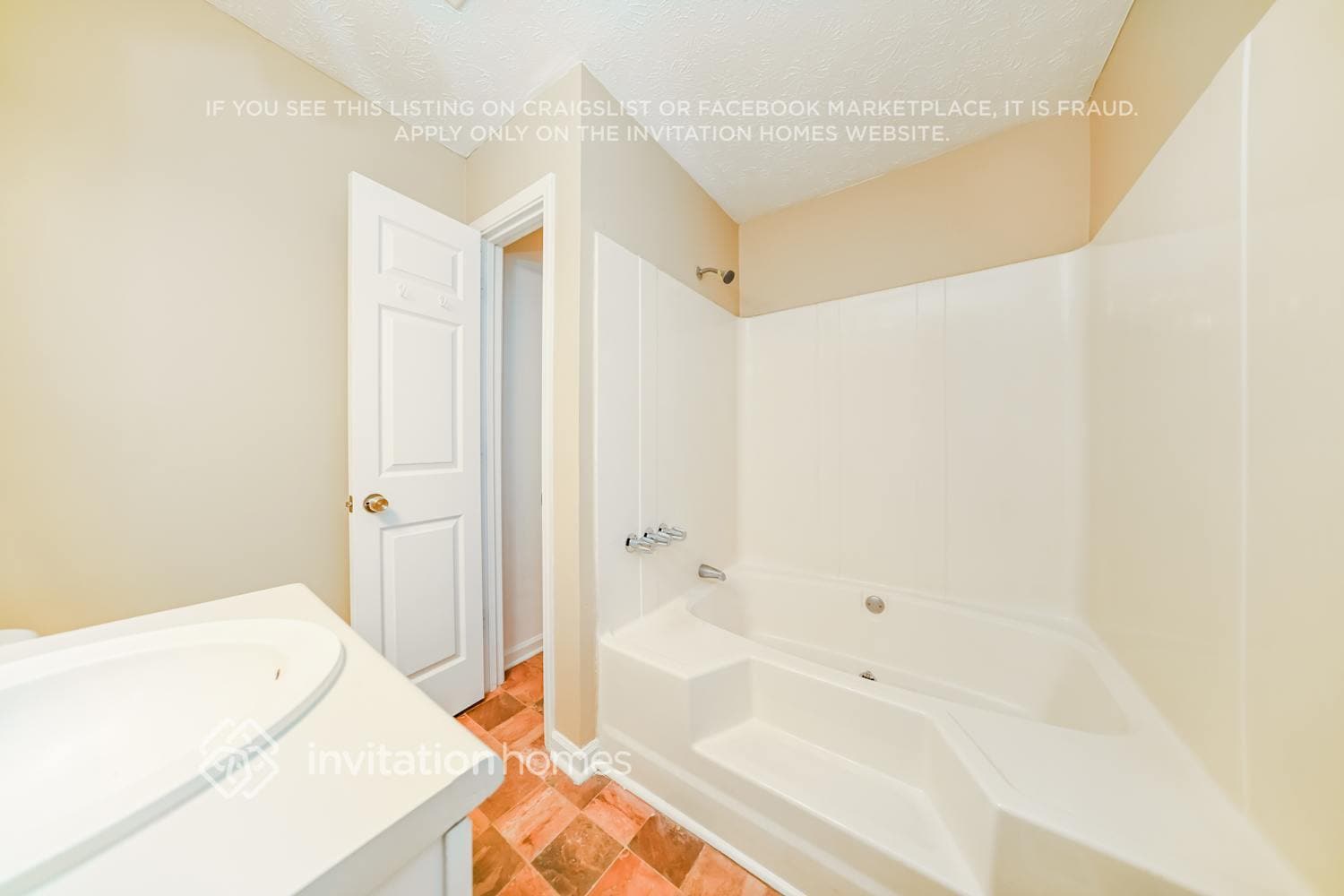 Building Photo - 12 Hale Haven Dr